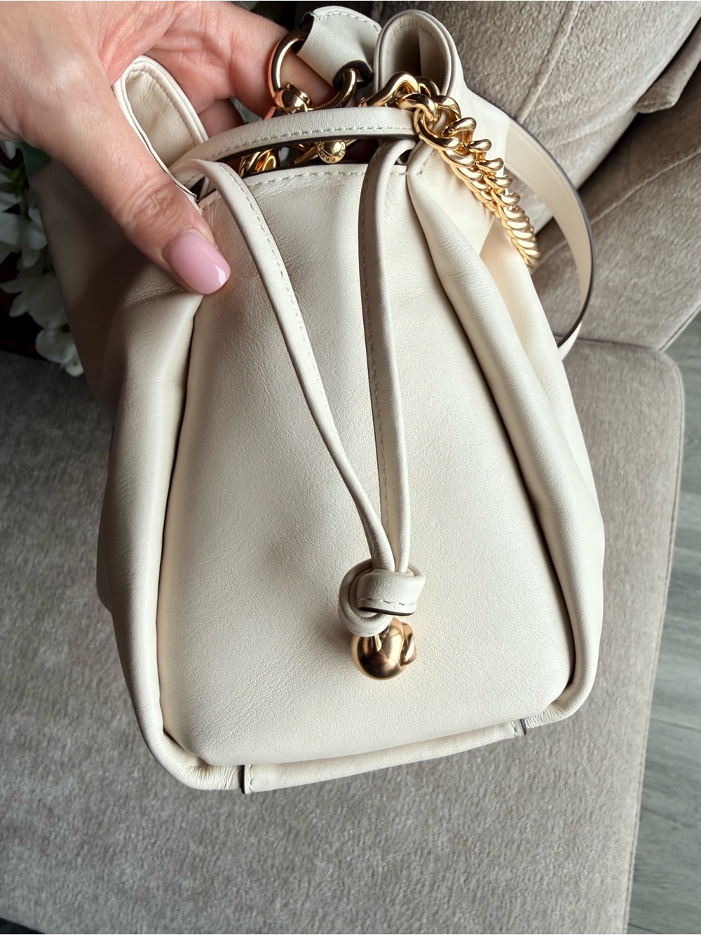 Coach Large Faye Bag Soft Leather Shoulder Bag in Chalk with Gold Chain - Picture 9 of 10